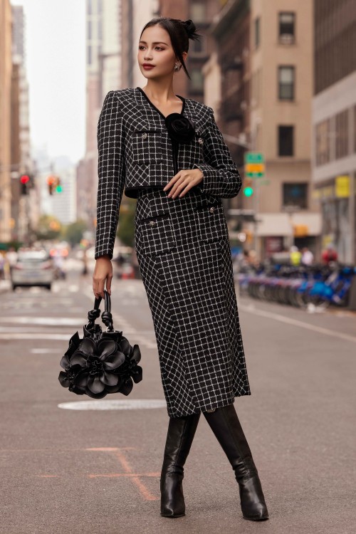 Sixdo Black Cropped Tweed Vest With Flower